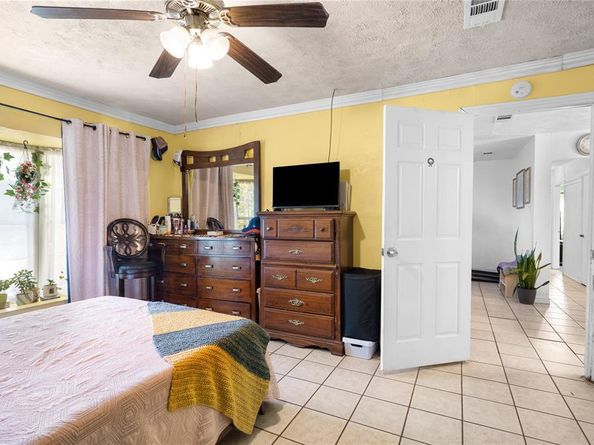 1255  Olden Street , Dallas Texas 75211