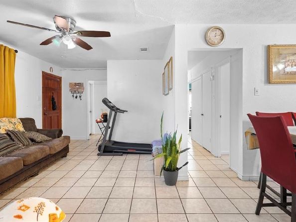 1255  Olden Street , Dallas Texas 75211