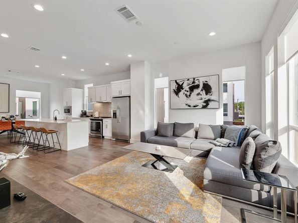 1771  Mccoy Street  401, Dallas Texas 75204