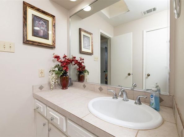 4909  Queen Court , Fort Worth Texas 76103