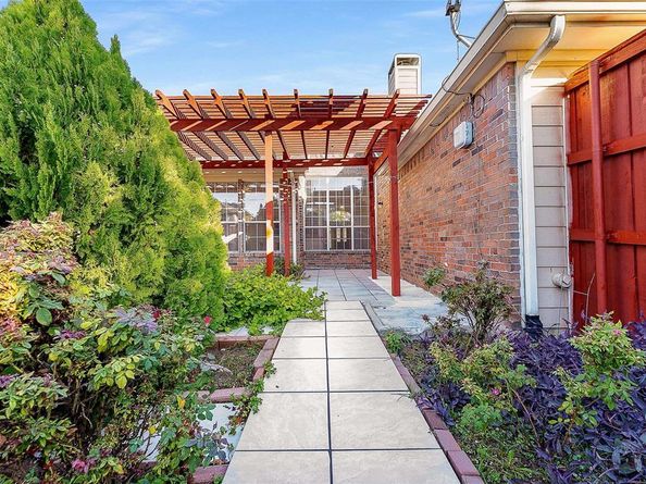 111  Midcrest Drive , Irving Texas 75063