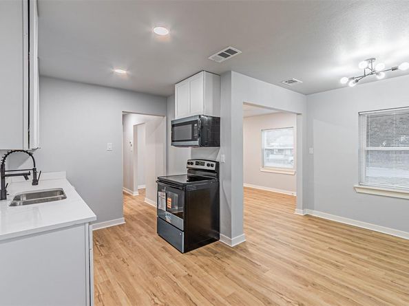 1216  Greenbrier Drive , River Oaks Texas 76114