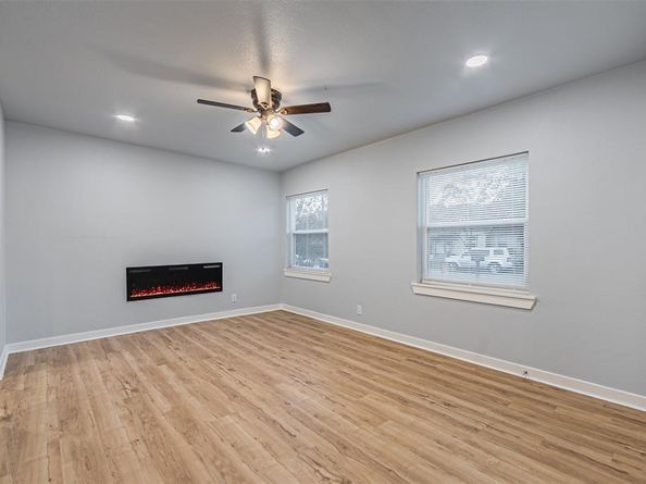 1216  Greenbrier Drive , River Oaks Texas 76114