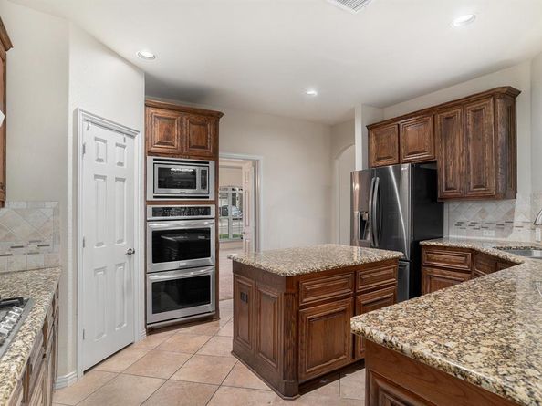 6132  Falls Lake Road , Fort Worth Texas 76179