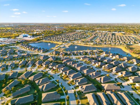 7992  Cool River Drive , Frisco Texas 75036