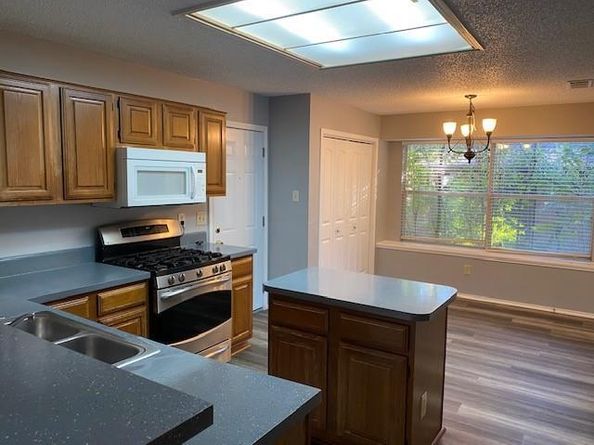 1512  Straus Road , Cedar Hill Texas 75104