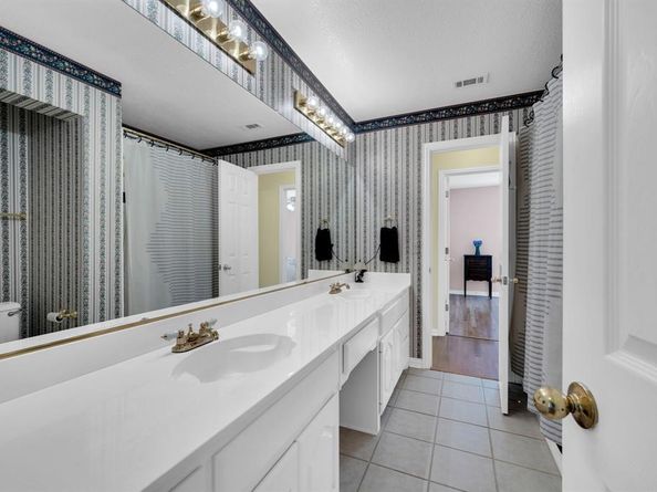 1713  Turtle Point Drive , DeSoto Texas 75115