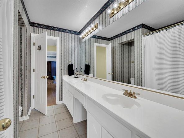 1713  Turtle Point Drive , DeSoto Texas 75115