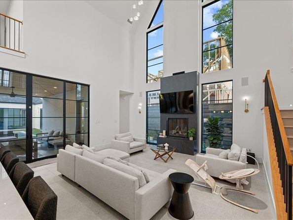 5839  Richmond Avenue , Dallas Texas 75206