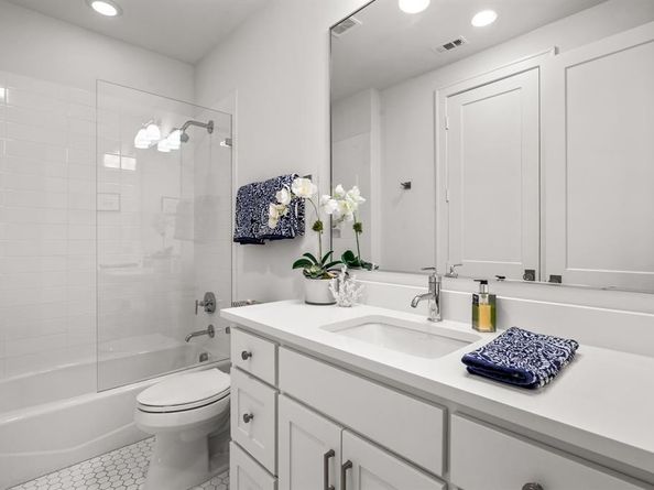 5639 W Amherst Avenue , Dallas Texas 75209