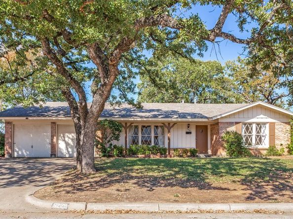 6229  Warrington Place , Fort Worth Texas 76112