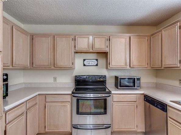 2811  Monthaven Drive , Arlington Texas 76001