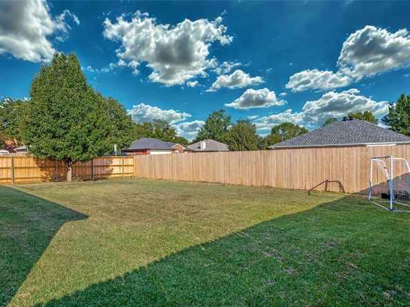 2811  Monthaven Drive , Arlington Texas 76001