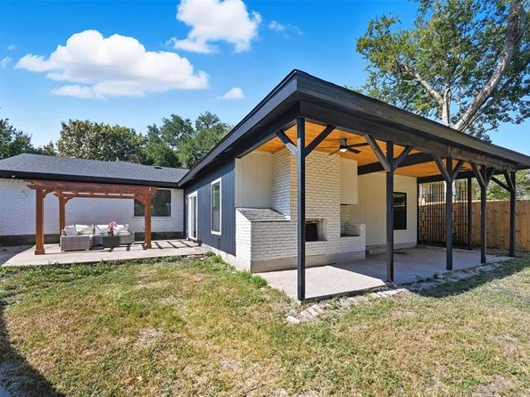 9778  Twin Creek Drive , Dallas Texas 75228