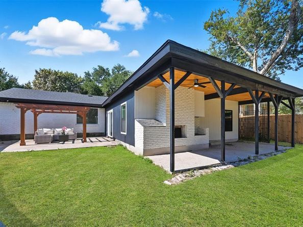 9778  Twin Creek Drive , Dallas Texas 75228