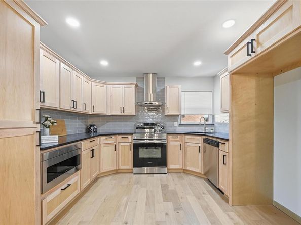 9778  Twin Creek Drive , Dallas Texas 75228