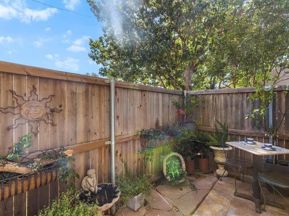 5200  Martel Avenue  32B, Dallas Texas 75206