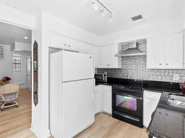 5200  Martel Avenue  32B, Dallas Texas 75206