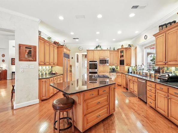 5009  Deerwood Park Drive , Arlington Texas 76017