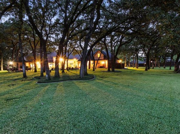 5009  Deerwood Park Drive , Arlington Texas 76017