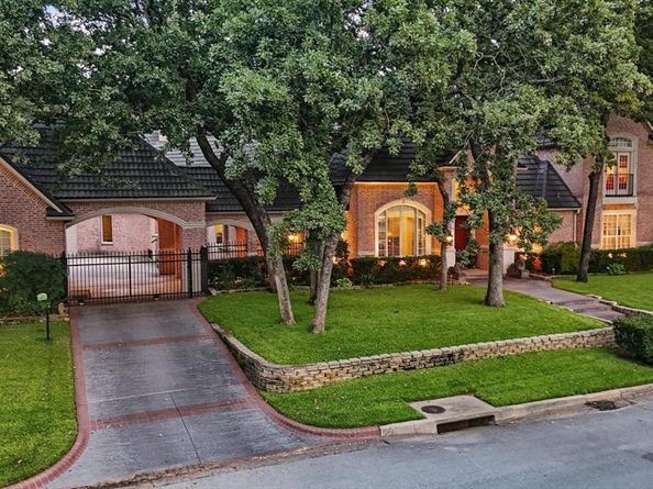 5009  Deerwood Park Drive , Arlington Texas 76017