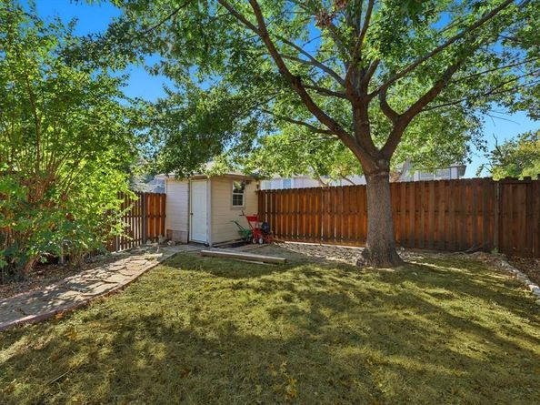1112  Heather Lane , Carrollton Texas 75010