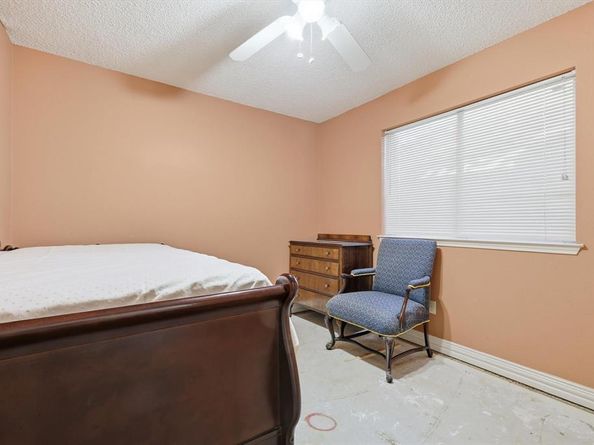 1112  Heather Lane , Carrollton Texas 75010