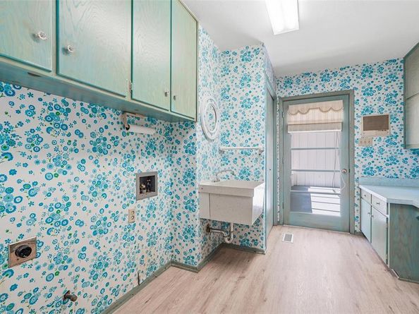 112  Virginia Lane , Arlington Texas 76010