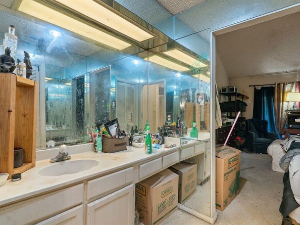 742  Oakwood Trail , Fort Worth Texas 76112