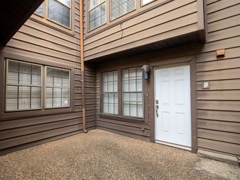 742  Oakwood Trail 