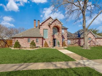 944  Hills Creek Drive 