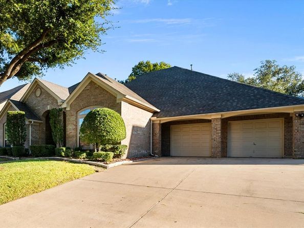 1002  Muirfield Drive , Mansfield Texas 76063