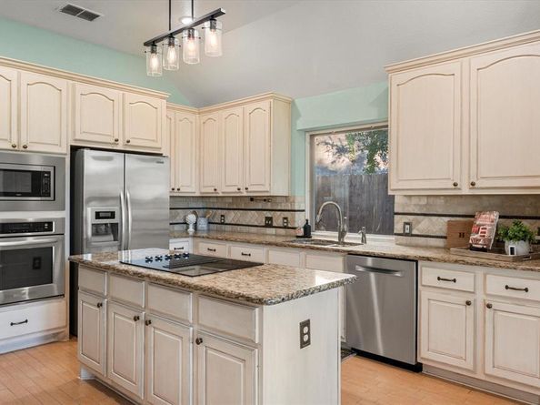 1002  Muirfield Drive , Mansfield Texas 76063