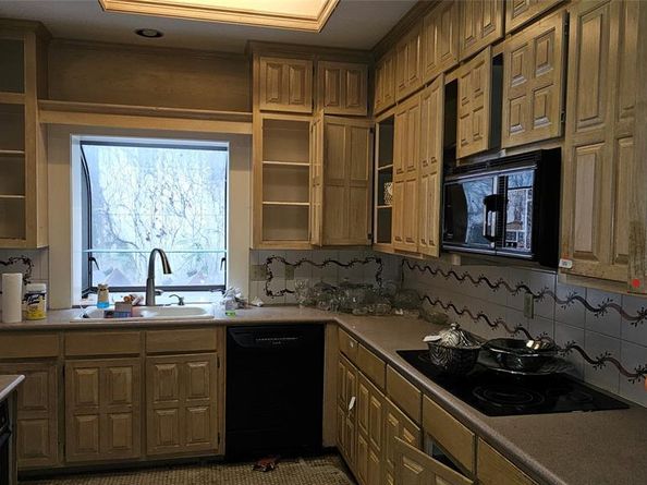 1809  Burton Hill Road , Fort Worth Texas 76107