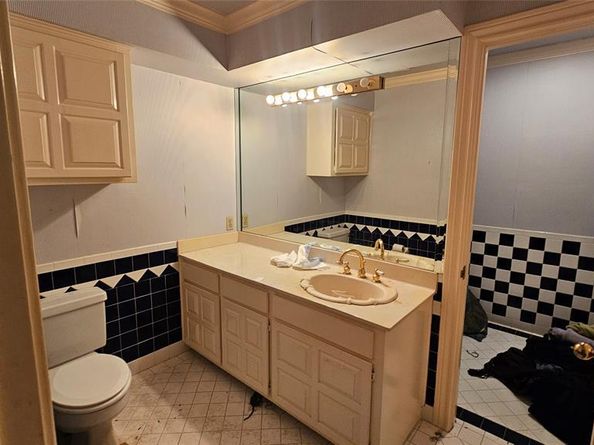 1809  Burton Hill Road , Fort Worth Texas 76107