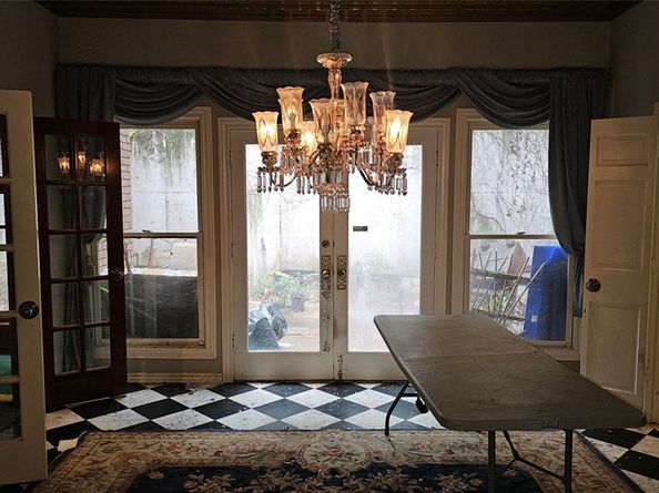 1809  Burton Hill Road , Fort Worth Texas 76107