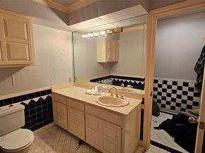 1809  Burton Hill Road , Fort Worth Texas 76107