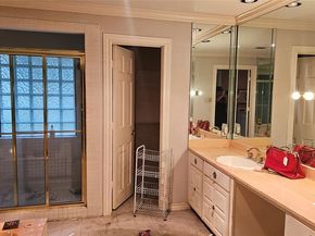 1809  Burton Hill Road , Fort Worth Texas 76107