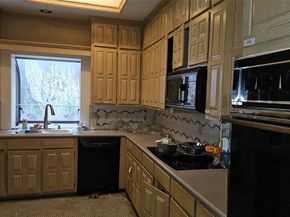 1809  Burton Hill Road , Fort Worth Texas 76107