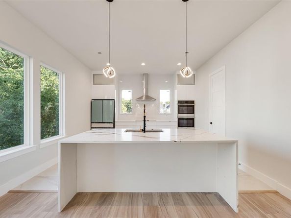 1123  Muncie  , Dallas Texas 75212