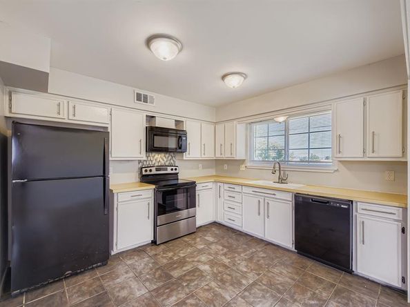 1885  Cliff View Drive , Lewisville Texas 75077