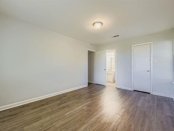 1885  Cliff View Drive , Lewisville Texas 75077