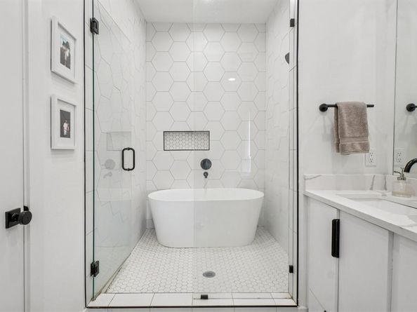 145 N Henderson Avenue  102, Dallas Texas 75214