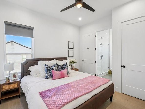 145 N Henderson Avenue  102, Dallas Texas 75214