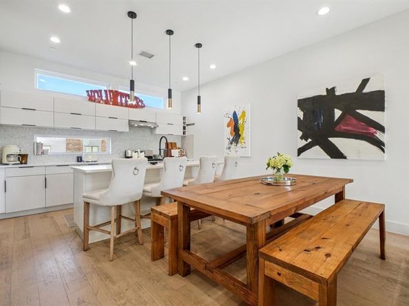 145 N Henderson Avenue  102, Dallas Texas 75214