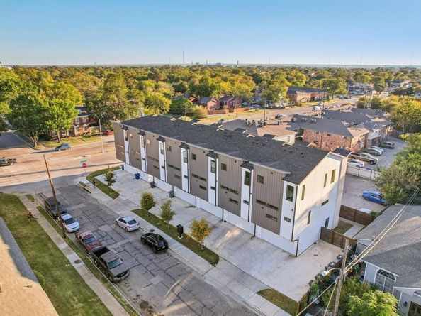 145 N Henderson Avenue  102, Dallas Texas 75214