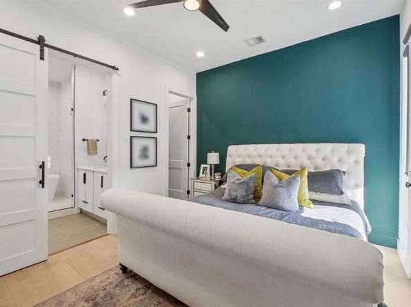 145 N Henderson Avenue  102, Dallas Texas 75214