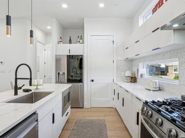 145 N Henderson Avenue  102, Dallas Texas 75214