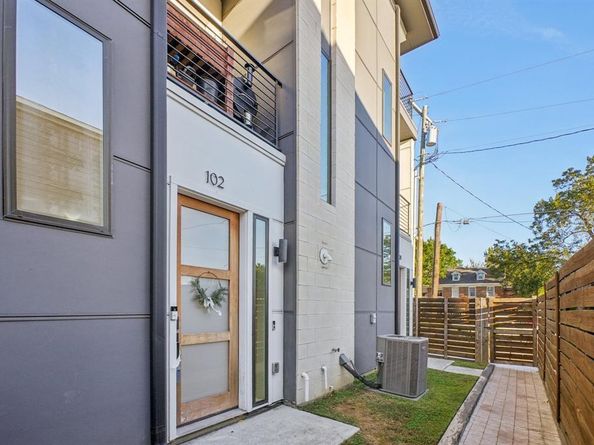 145 N Henderson Avenue  102, Dallas Texas 75214