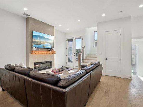 145 N Henderson Avenue  102, Dallas Texas 75214